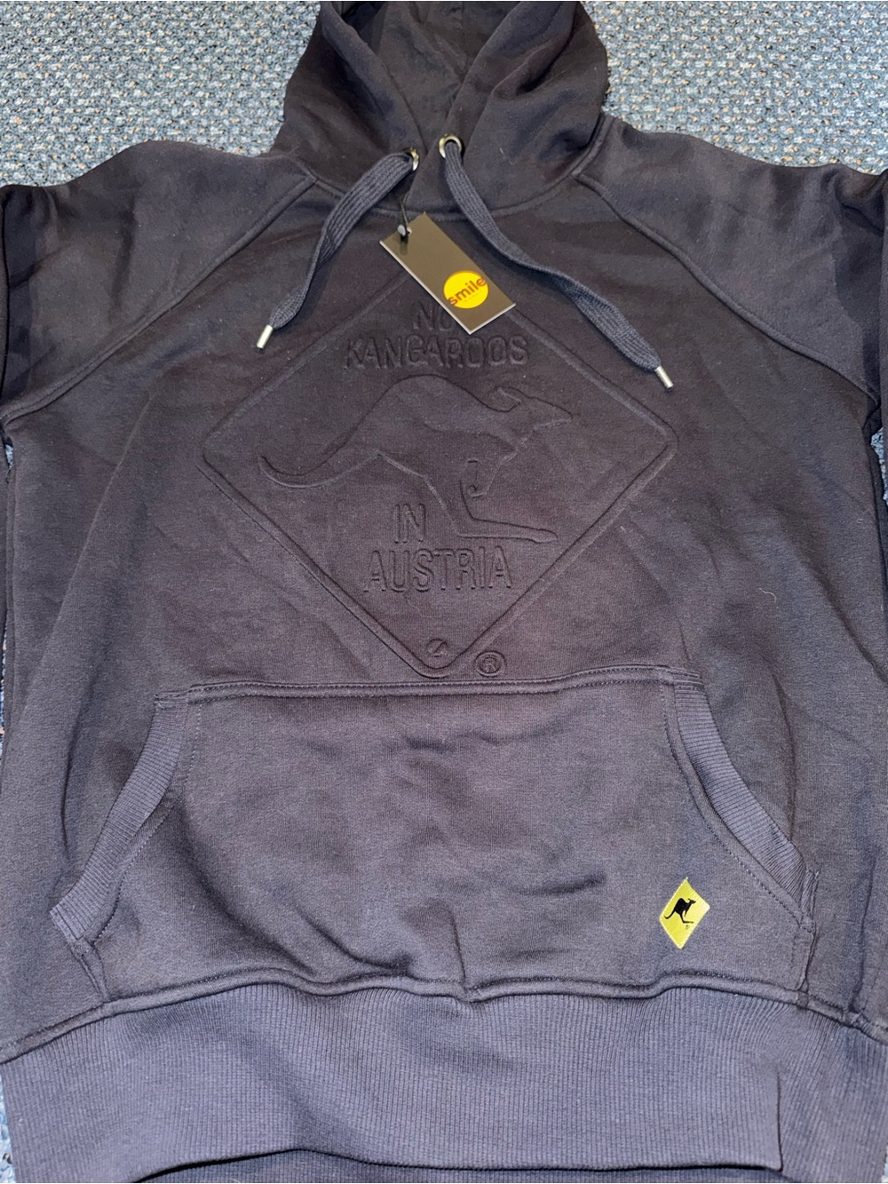 No Kangaroos in Austria Men's Black Pullover Hoodie